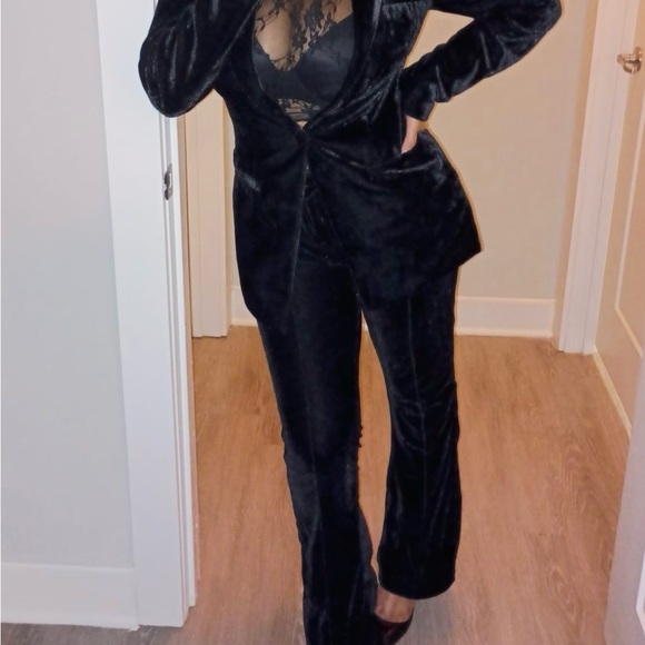 COPY - BLACK VELVET FITTED BLAZER AND PANT (PrettyLittleThing) worn once. M siz… - Picture 4 of 6